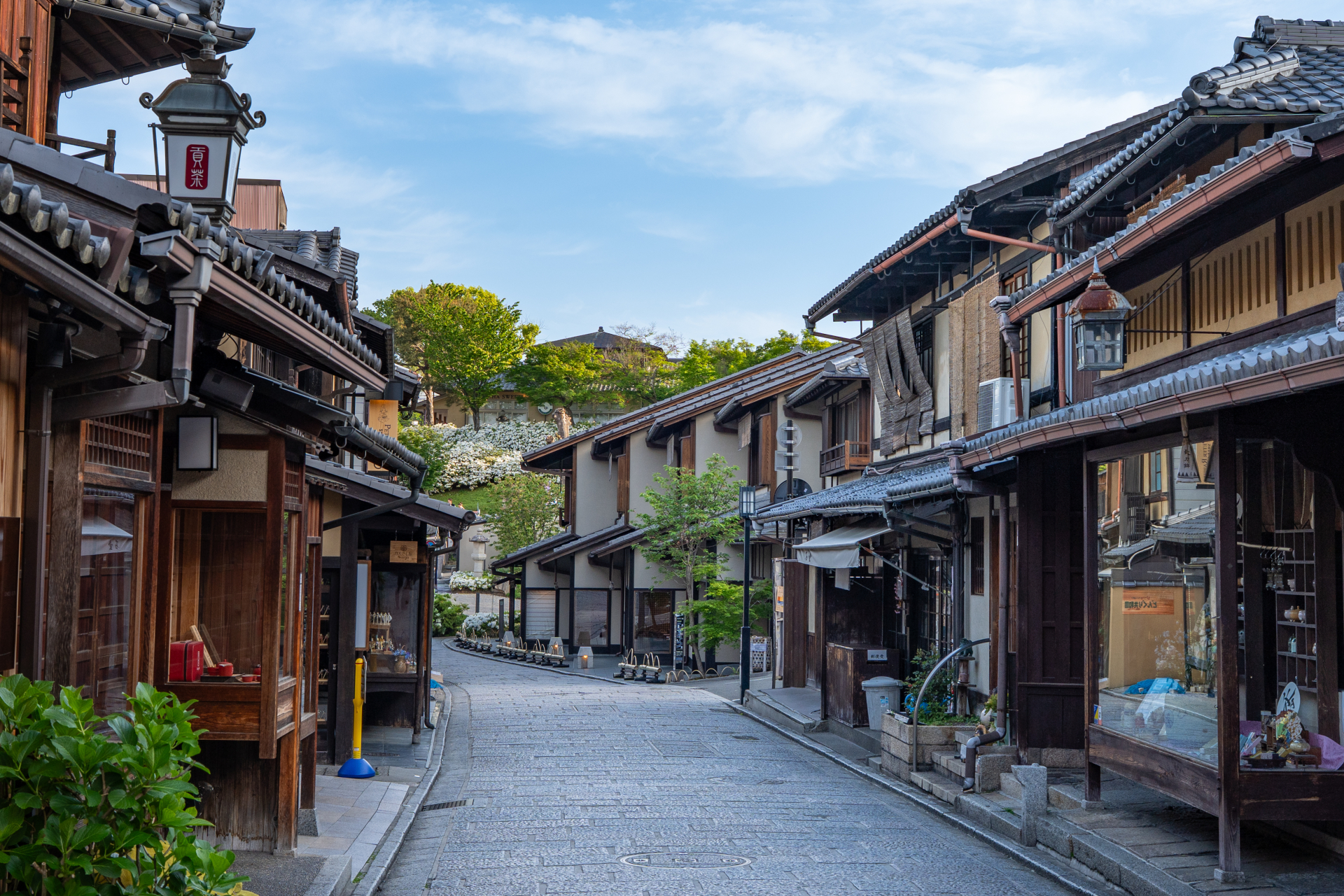 京都で民泊運営を検討するオーナーのイメージ